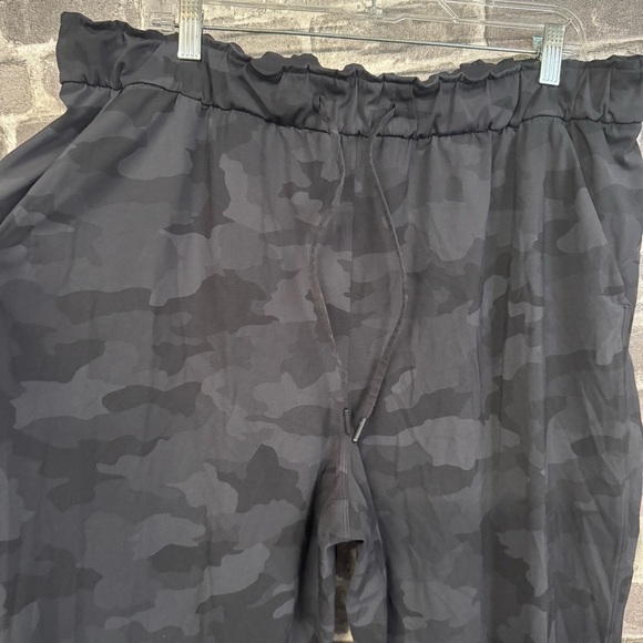 Lululemon Stretch High-Rise Jogger Full Length Heritage 365 Camo Deep Coal pants - Picture 4 of 10